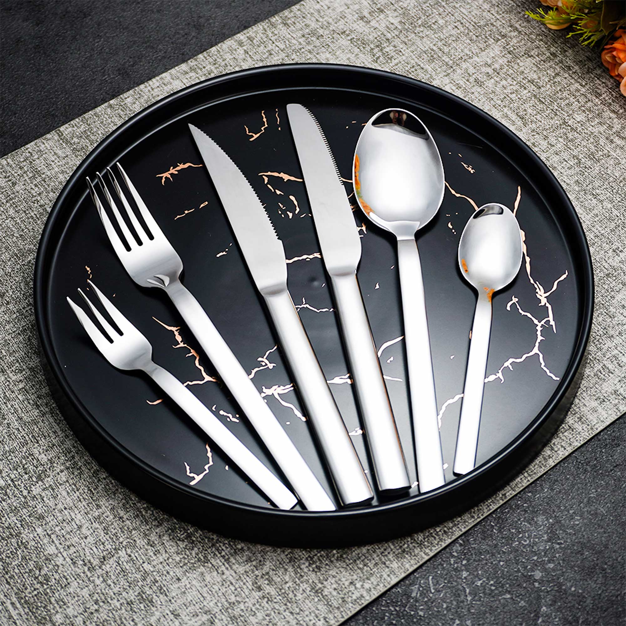 Stainless Steel Cutlery Set with Steak Knives, Elegant Flatware Set with Knives, Forks, Spoons, Cutlery for Home, Party, Restaurant, Dishwasher-Safe & Rustproof
