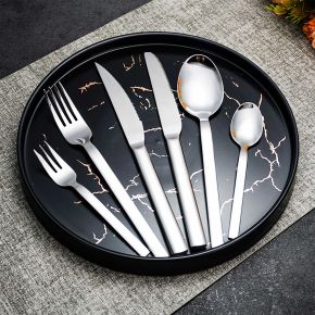 Stainless Steel Cutlery Set with Steak Knives, Elegant Flatware Set with Knives, Forks, Spoons, Cutlery for Home, Party, Restaurant, Dishwasher-Safe & Rustproof